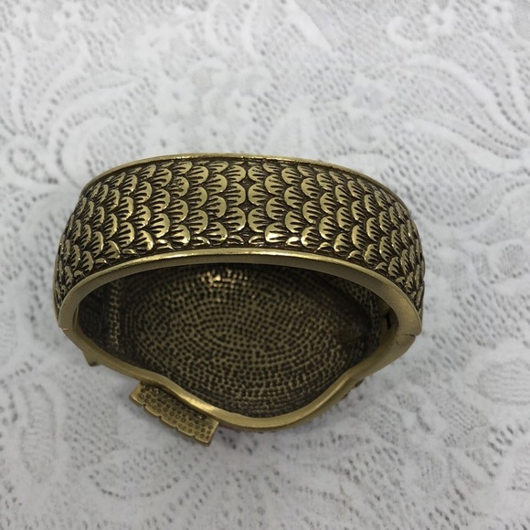 Heidi Daus designer dazzling crystal fish bracelet statement clamper hinge - Picture 5 of 7